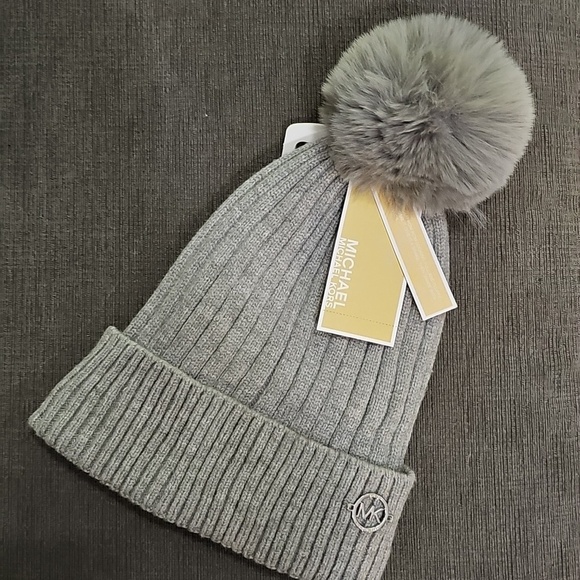 Michael Kors Cable Knit Fleece Lined Cuffed Pom Pom Winter  display picture 1